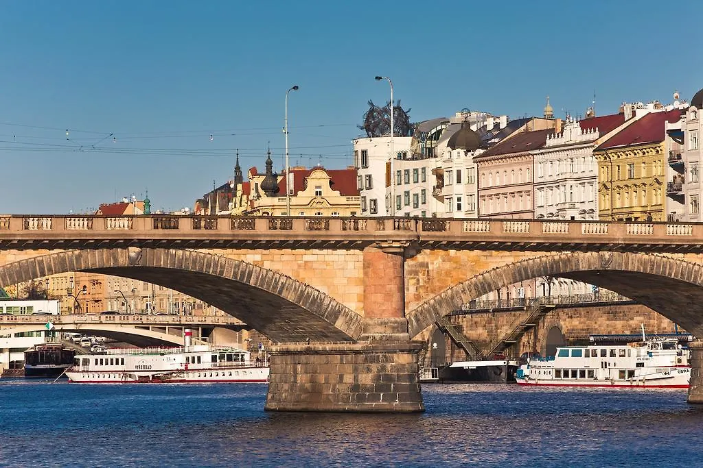 Admiral Botel Prag